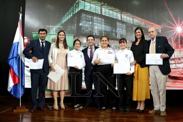 Alumnos de Arambé, distinguidos por participar en Milset Expo