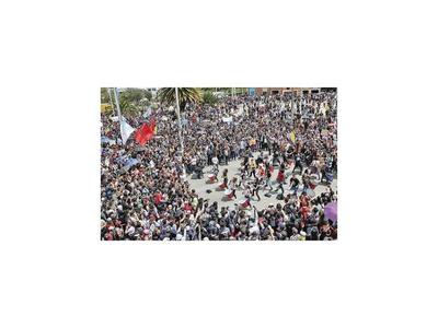 Colombianos reclaman cambios en masivas marchas contra Duque
