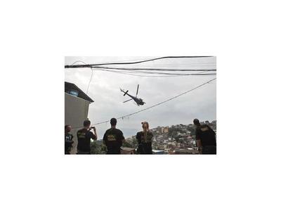 Helicópteros policiales siembran el pánico en las   favelas de Río