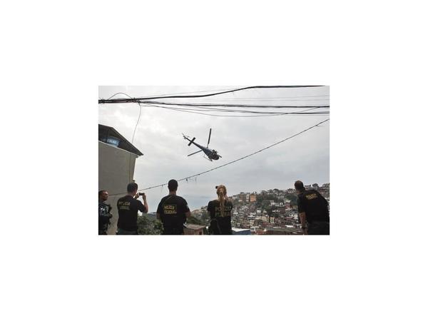 Helicópteros policiales siembran el pánico en las favelas de Río