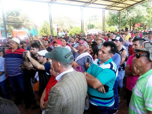 Intendente de Otaño arrea a pobladores a mitin político - Política - ABC Color