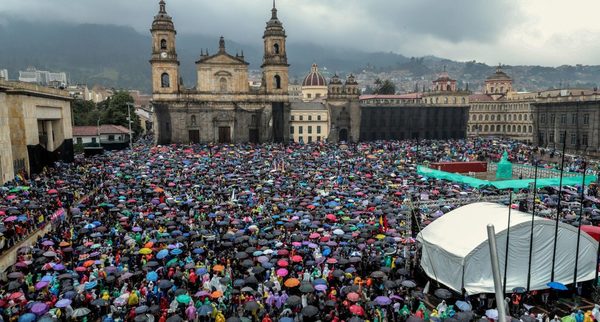 Colombianos muestran en las calles su malestar social al Gobierno de Duque - .::RADIO NACIONAL::.