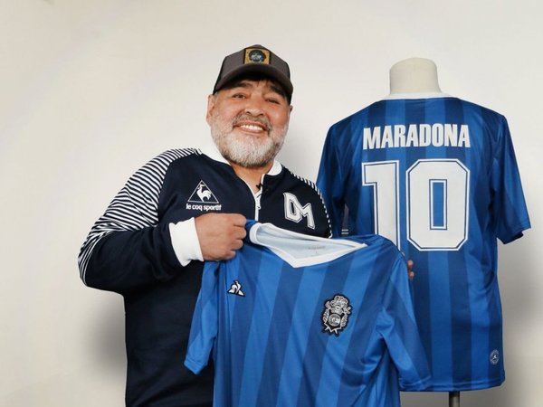Maradona vuelve a Gimnasia dos días después de haber renunciado