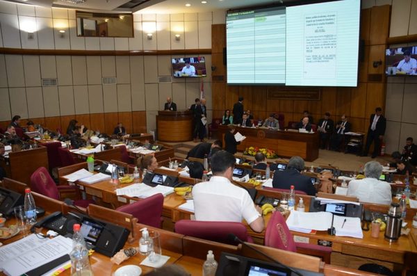 Senadores rechazan veto del Ejecutivo sobre universalización de pensiones