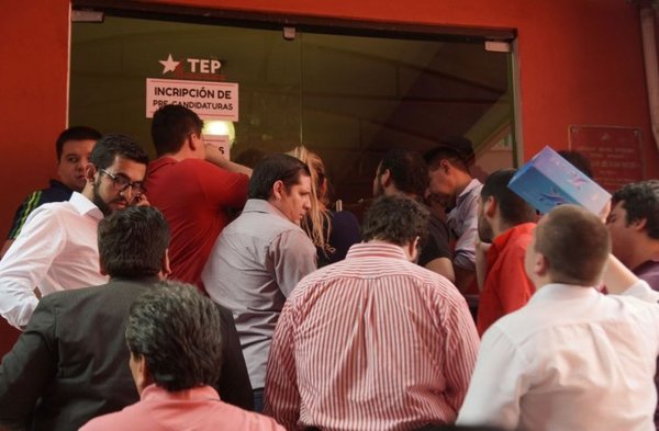 Más de 5.000 candidaturas ingresaron por orden judicial en la Juventud de la ANR - Informate Paraguay