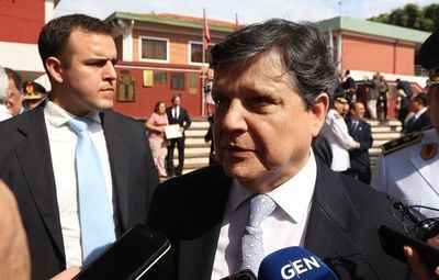 Rebote masivo en Academia de Policía: ministro acusa certificados médicos falsos y lanza amenaza - ADN Paraguayo