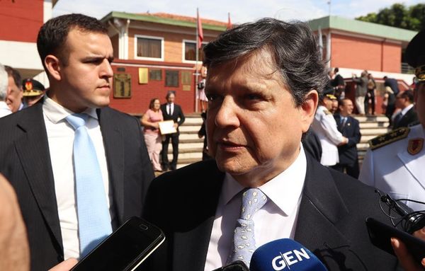 Rebote masivo en Academia de Policía: ministro acusa certificados médicos falsos y lanza amenaza - ADN Paraguayo