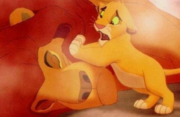La reacción de un perro al ver la escena de la muerte de Mufasa en 'El Rey León' - SNT