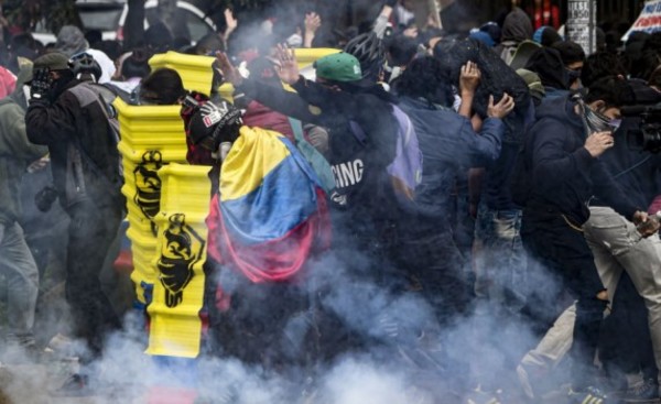 Tres muertos en protestas en Colombia