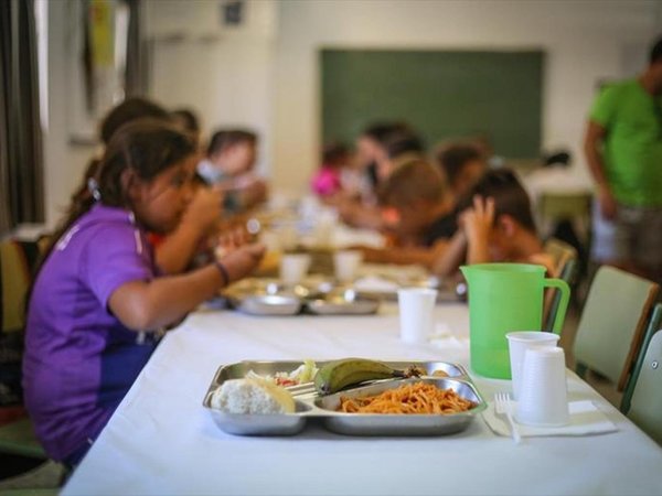 Peques acuden a comedores comunitarios en vacaciones