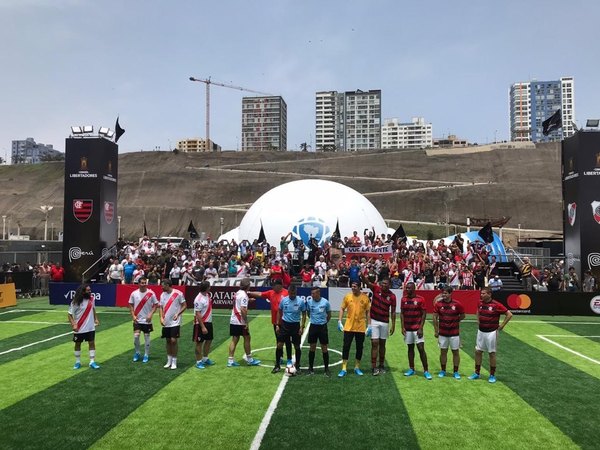 Un paraguayo se destacó en el partido de leyendas River-Flamengo