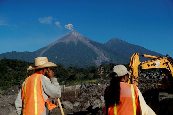 Sobrevivientes buscan contrarreloj restos de víctimas de volcán de Guatemala - Mundo - ABC Color
