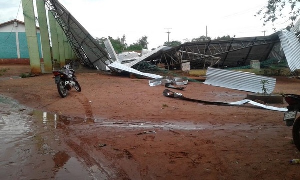 Tinglado colapsa a causa de tormenta en Amambay
