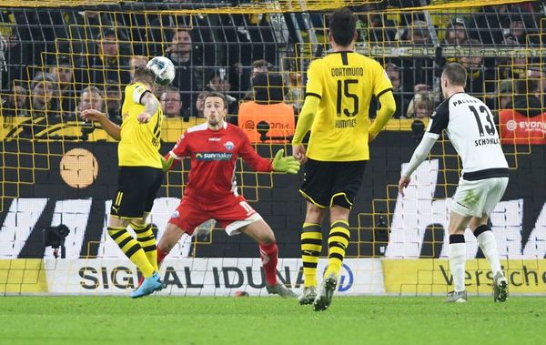 Dortmund remonta tres goles al colista Paderborn - Fútbol - ABC Color