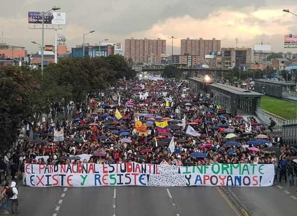 Multitudinarias protestas en Colombia contra el gobierno de Iván Duque