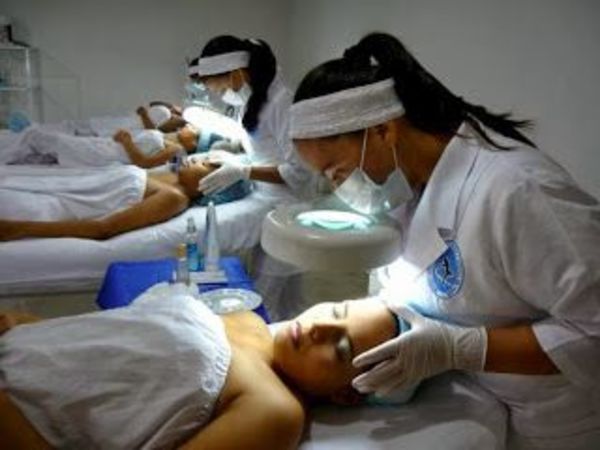 Cosmetólogas y esteticistas afirman que proyecto de ley limitará su trabajo  - Nacionales - ABC Color