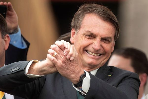 Bolsonaro defiende ley que pretende eximir a policías de eventuales condenas - Mundo - ABC Color