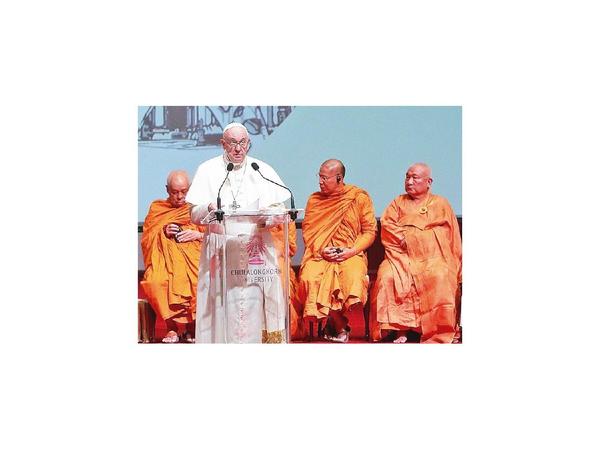 Reciben al Papa en la budista Tailandia  con gran sorpresa