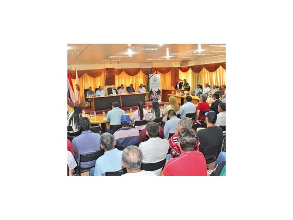 Horticultores dialogan  con el ministro Friedmann en Itapúa