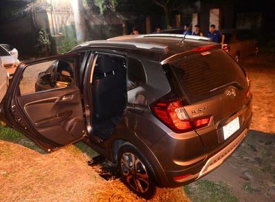 Dos vehículos fueron atacados por tortoleros en San Lorenzo - Nacionales - ABC Color