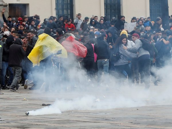 Ola de violencia pone a Bogotá bajo un inédito toque de queda