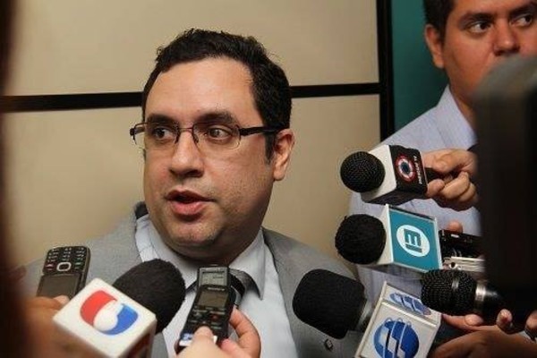 Acusan y piden juicio oral para diputado que hizo figurar a sus caseros como funcionarios públicos