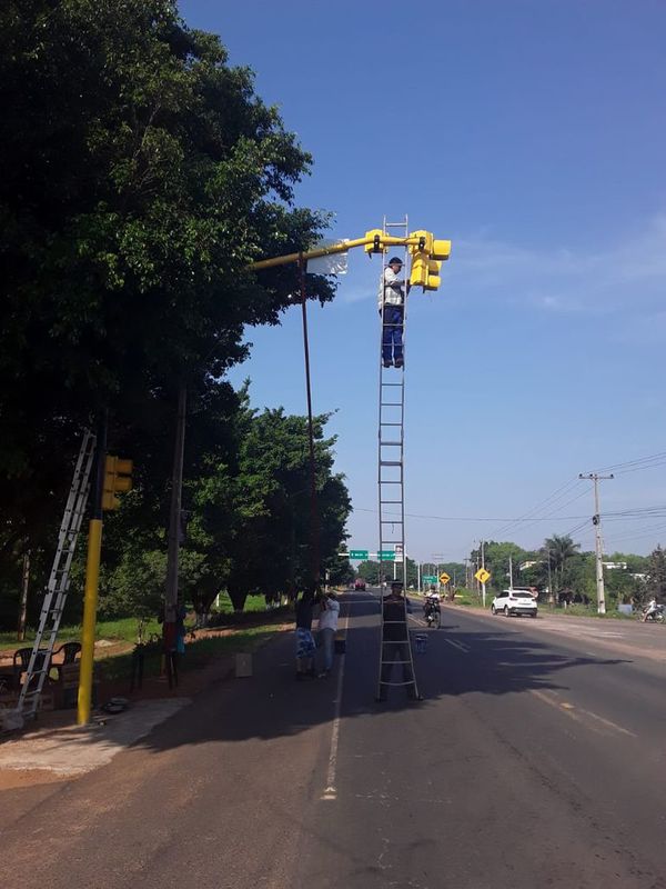 Sistema de semáforos fue inaugurado hace apenas un mes y ya deben repararlo por segunda vez - Nacionales - ABC Color