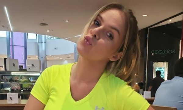 Gabi Wolscham mostró sus habilidades con la flauta