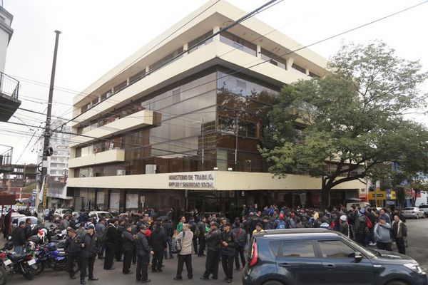 Piden tener cuidado con empleos informales que pululan en redes - Nacionales - ABC Color