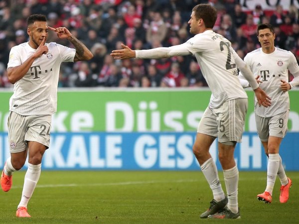 El Gladbach pincha en Berlín y el Bayern golea y recorta distancias