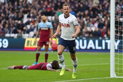 'Mou' debutó en Tottenham con triunfo ante el West Ham de Balbuena