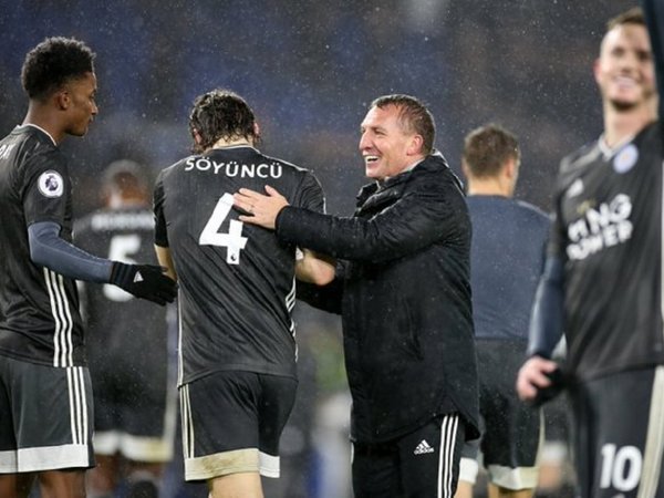 Ayoze y Vardy prolongan el buen momento del Leicester