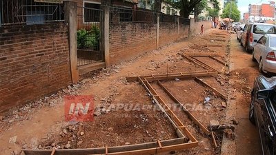 PROSIGUE OBRAS DE MEJORAMIENTO AL PERÍMETRO DEL HRE