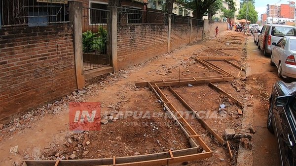 PROSIGUE OBRAS DE MEJORAMIENTO AL PERÍMETRO DEL HRE