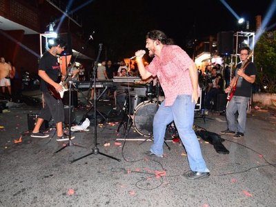 Vare'a Stone lanza su primer single Cuando el sueldo no alcanza