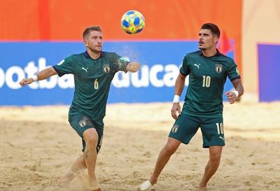 Fútbol Playa: El maestro de los tiros libres  - Fútbol - ABC Color