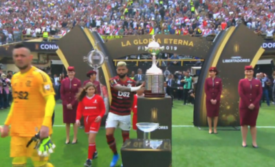 HOY / Rompe el tabú de que tocar la copa antes es una maldición