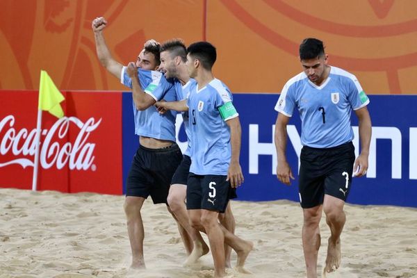 Uruguay remonta ante Italia y es líder - Fútbol - ABC Color
