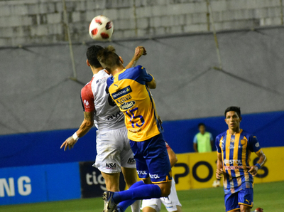 Luqueño y Nacional no se lastiman en el Arsenio Erico