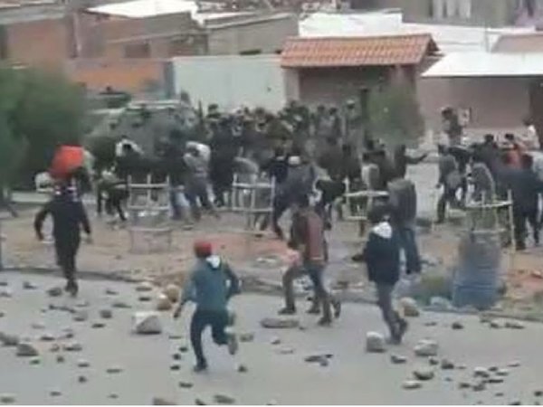 Retienen a uniformados y alcalde tras un operativo militar en Bolivia