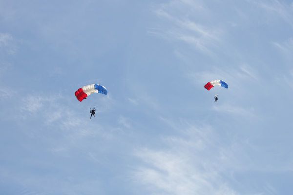 Organizan un campeonato nacional de paracaidismo