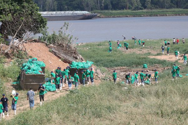 Voluntarios limpiaron zonas de influencia del río Paraguay