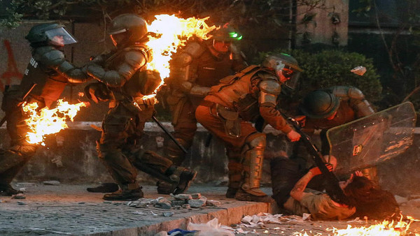 Registran robo a banco e incendios en otra jornada de protestas en Chile » Ñanduti