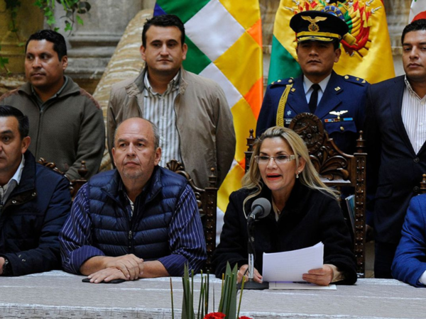 Bolivia: Áñez firmará hoy la ley para convocar elecciones