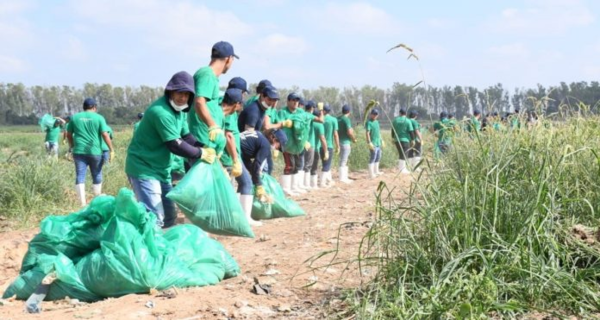 Unos 500 voluntarios limpiaron el arroyo Mburicaó