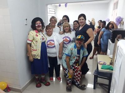 Miman a mamás de prematuros en el Hospital San Pablo