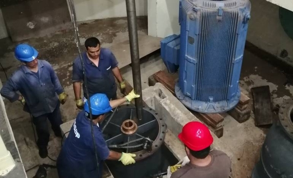 HOY / Continúan los trabajos para reponer servicio de agua en Asunción y alrededores
