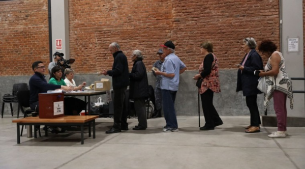 Uruguayos votan para elegir a su próximo presidente