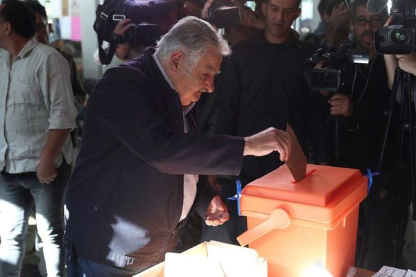 Uruguay abre los centros de votación para elegir a su próximo presidente - Mundo - ABC Color