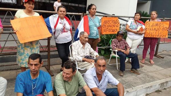 Nicanor tercerizó trabajos de área verde de la EBY y entregó a operadores políticos del oficialismo - ADN Paraguayo